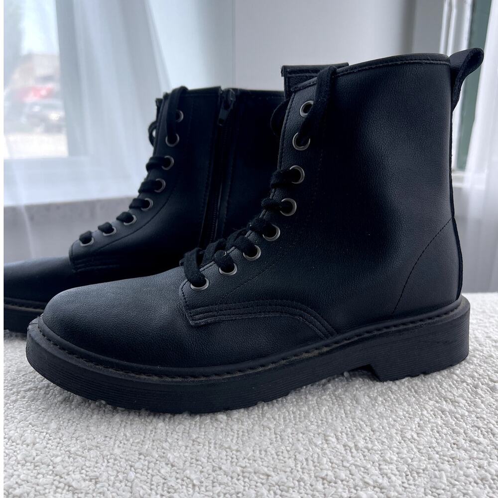 Steve Madden NWOT Girls Size 6 Black Combat Boots Leather Upper Lace Up Side Zip